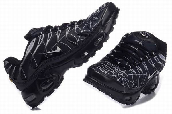 tn requin noir et vert